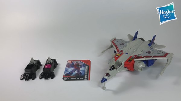 Power Of The Prime Starscream Voyager In Hand Look With Video And Screencaps 08 (8 of 50)